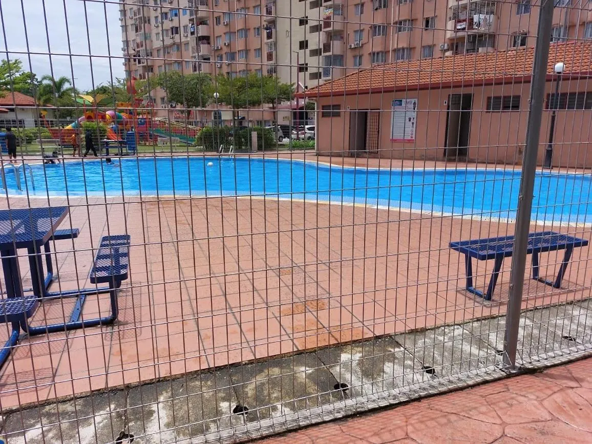 Apartment Muslim Homestay Haziqah Subang Bestari Kampong Paya Jaras Dalam Malaysia