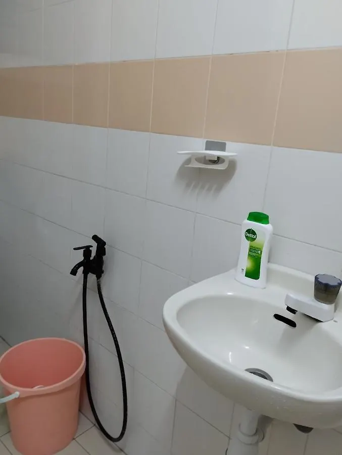 Muslim Homestay Haziqah Subang Bestari Kampong Paya Jaras Dalam Apartment