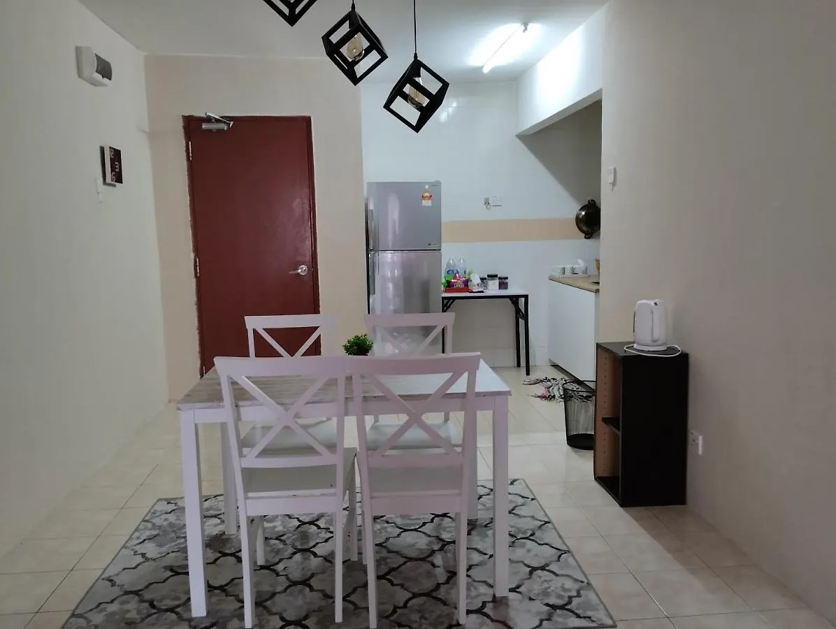 Apartment Muslim Homestay Haziqah Subang Bestari Kampong Paya Jaras Dalam